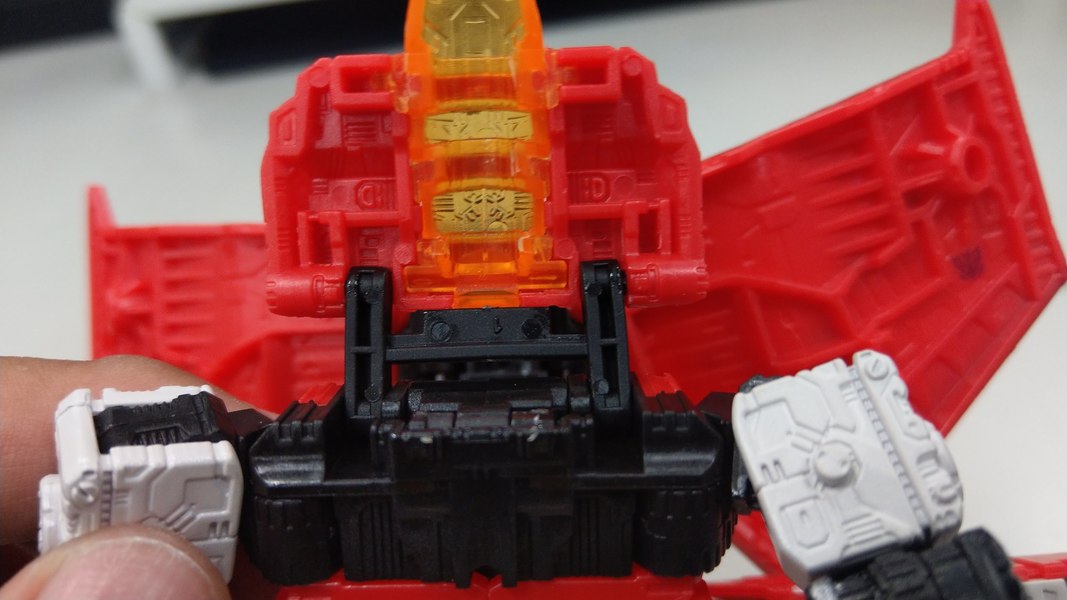 Transformers Generation Selects Red Wing In Hand Images  (17 of 26)